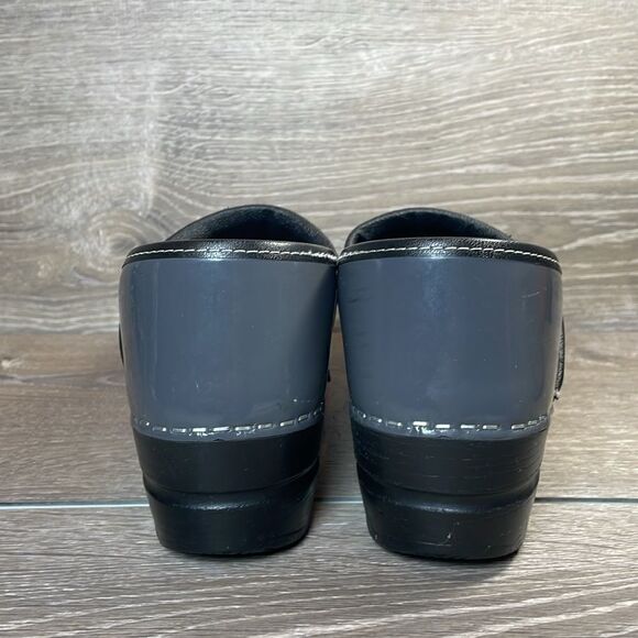 Koi by Sanita Lindsey Gray Patent Leather Women’s Size 9.5-10/EU 40 Slip On Clog - Picture 4 of 11